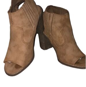 Maurices open toe Chunky Heel